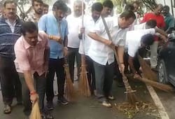 SwachchataHiSeva: Union minister DV Sadananda Gowda municipality workers in Bengaluru