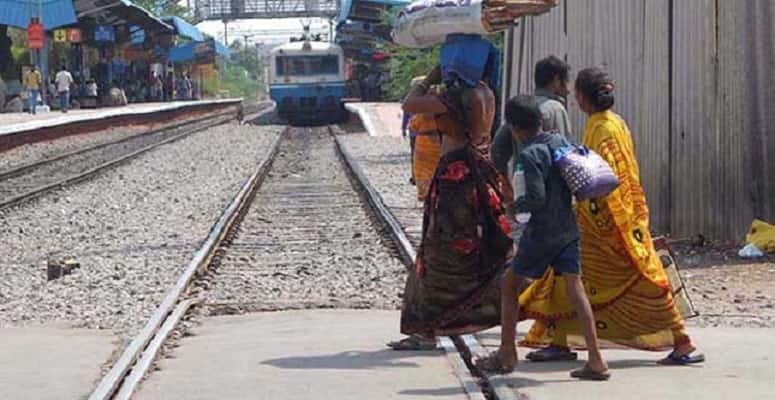 Indian railways withdraws unmanned crossings nation