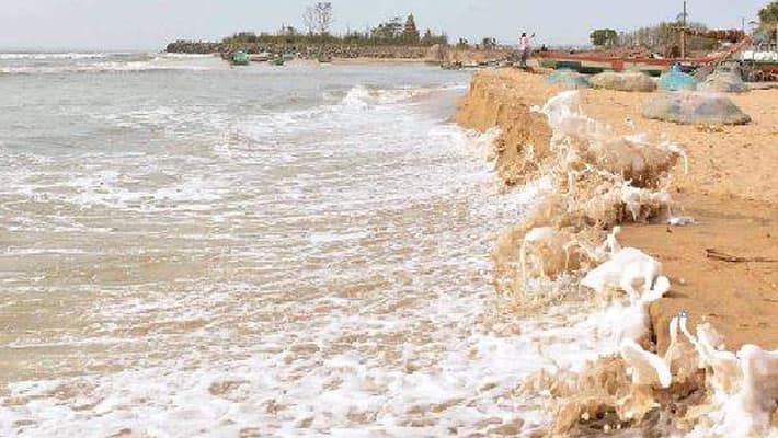 Mahabalipuram or Mamallapuram on the Coromandel Coast of the Bay of Bengal in Tamil Nadu is a tourism centre. The ancient historical town of Mahabalipuram is famous for giant open-air rock reliefs, Shore Temple of Lord Shiva and famous Descent of the Ganges.