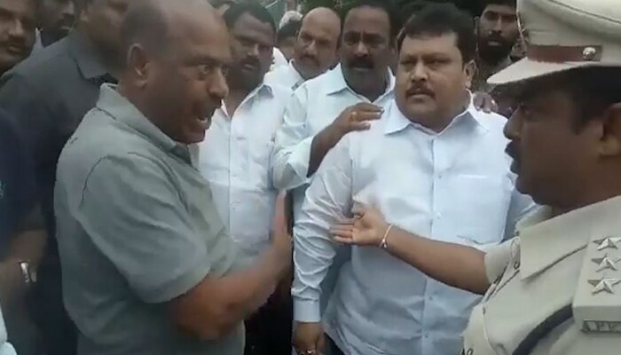 ఓ తెలుగు న్యూస్ చానెల్కు ఇచ్చిన ఇంటర్వ్యూలో మాజీ ఎంపీ, టీడీపీ నేత జేసీ దివాకర్ రెడ్డి పలు ఆసక్తికర విషయాలను వెల్లడించారు.వైఎస్ జగన్ పాలనపై ఇప్పుడే విమర్శలు చేయకూడదని తాను చంద్రబాబునాయుడుకు సూచించినట్టుగా జేసీ చెప్పారు. ఇప్పుడు మనం మౌన వ్రతంలో ఉండాలని నిర్ణయం తీసుకొన్నామన్నారు.