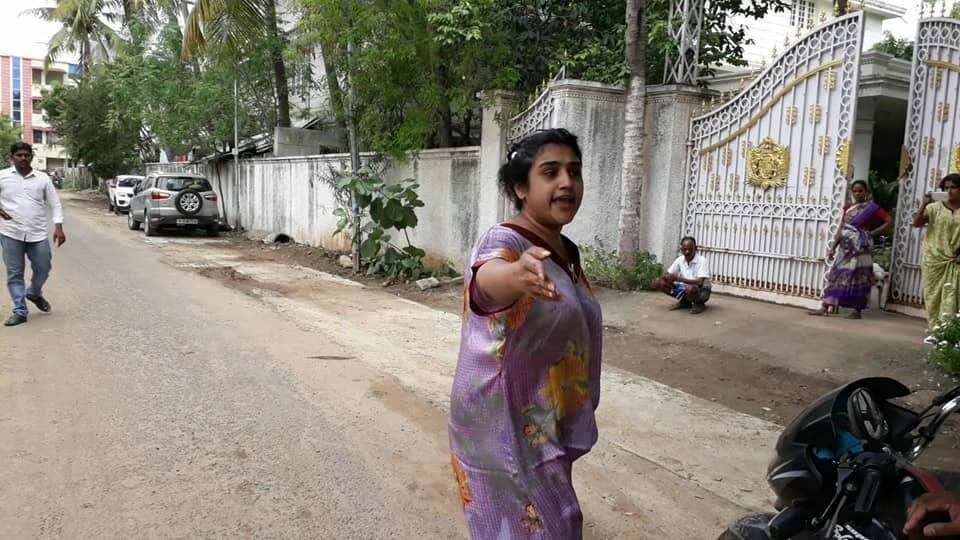 actress vanithas leave from vijayakumar's bungalow