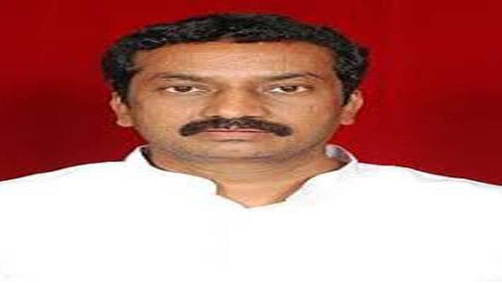 Dubbaka byepoll: Rs 40 lakhs seized from BJP men belongs to Raghunandan Rao Dubbaka byepoll: Rs 40 lakhs seized from BJP men belongs to Raghunandan Rao
