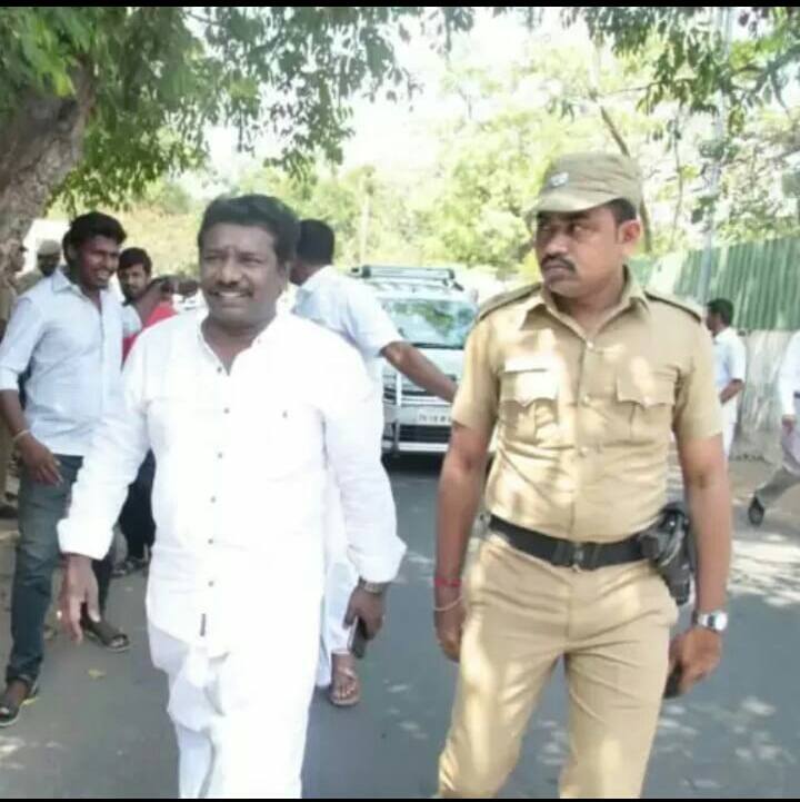 supporters ran away when karunas gets arrested