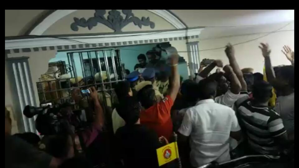 supporters ran away when karunas gets arrested