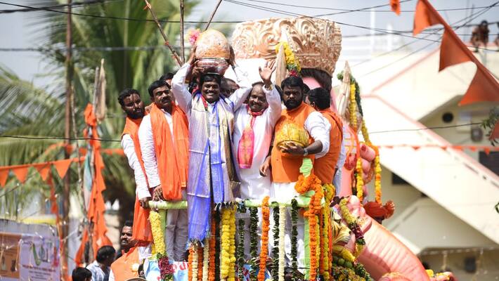 Hyderabads Balapur Ganesh laddu auctioned for Rs 18.90 lakh Hyderabads Balapur Ganesh laddu auctioned for Rs 18.90 lakh
