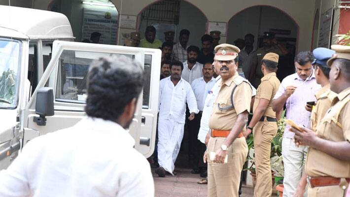 Seeman Silent with carders for arrest fear