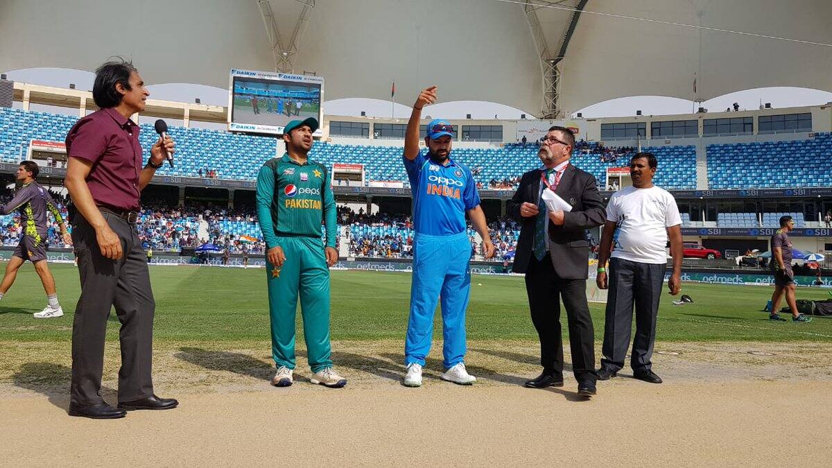 pakistan lost 3 wickets and struggling against india