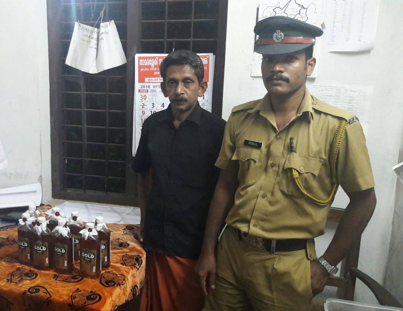 one arrested with liquor bottles from mahe
