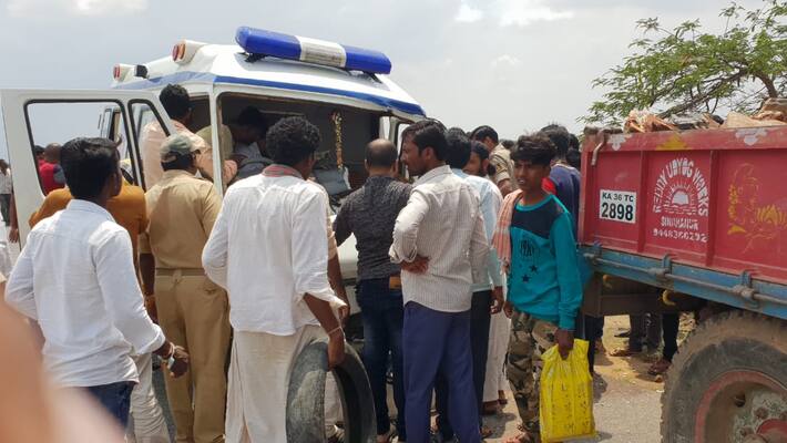 A Woman Dies in Tractor and Ambulance crash at Raichur A Woman Dies in Tractor and Ambulance crash at Raichur