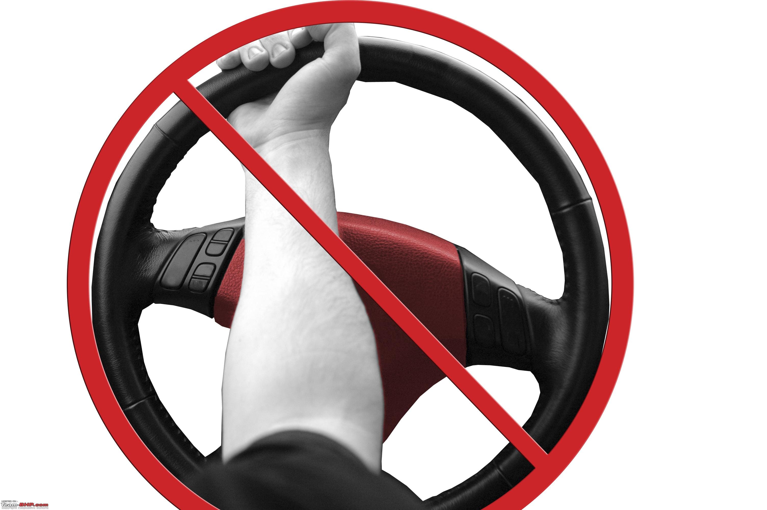 Steering wheel airbag tips