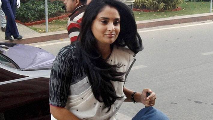 actress Ramya evacuated the home at the night time actress Ramya evacuated the home at the night time
