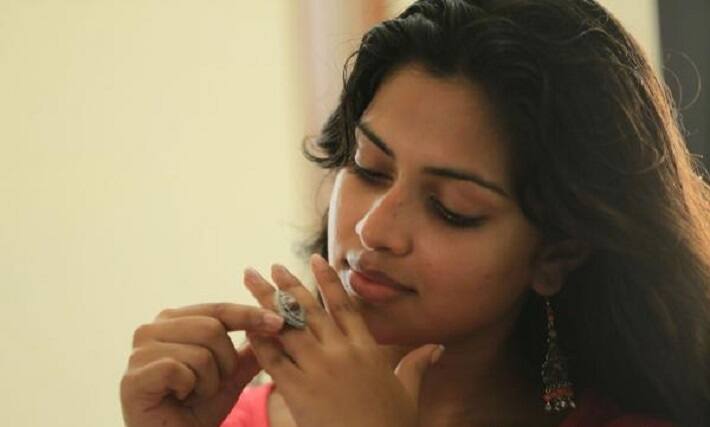 Actress amala palul enter politics