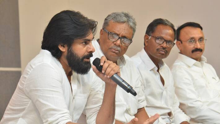 pawan meeting with farmers in jamgareddygudem pawan meeting with farmers in jamgareddygudem