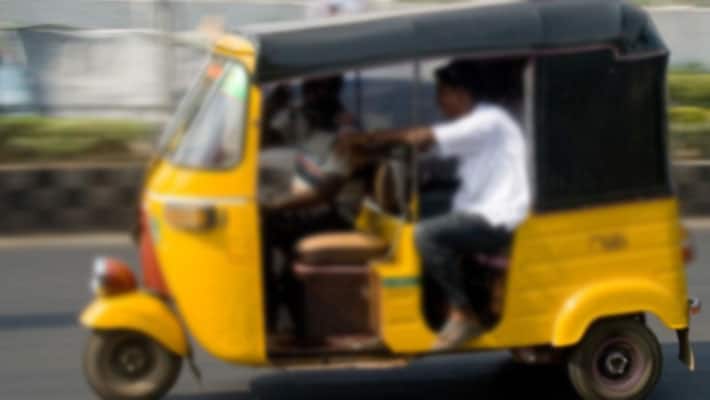 Auto driver misbehaves with married woman in piduguralla Auto driver misbehaves with married woman in piduguralla