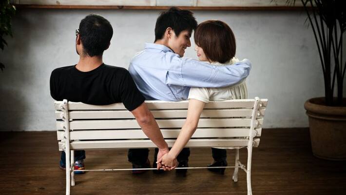 Husband have external affairs; wife commit to suicide Husband have external affairs; wife commit to suicide