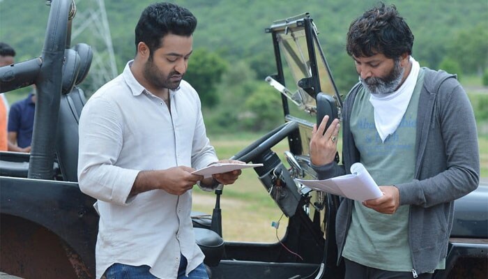 ఈ చిత్రం కథ పొలిటికల్ జానర్ లో సాగుతుందని అంటున్నారు.తన తండ్రి రాజకీయ జీవితాన్ని దెబ్బ కొట్టిన ప్రత్యర్దులకు ఎలా వంగతీసి, తన దైన శైలిలో రాజకీయం చేసి, తిరిగి తండ్రిని పీఠం ఎలా ఎక్కించాడు అనే పాయింట్ చుట్టూ కథ తిరుగుతుందని చెప్తున్నారు.