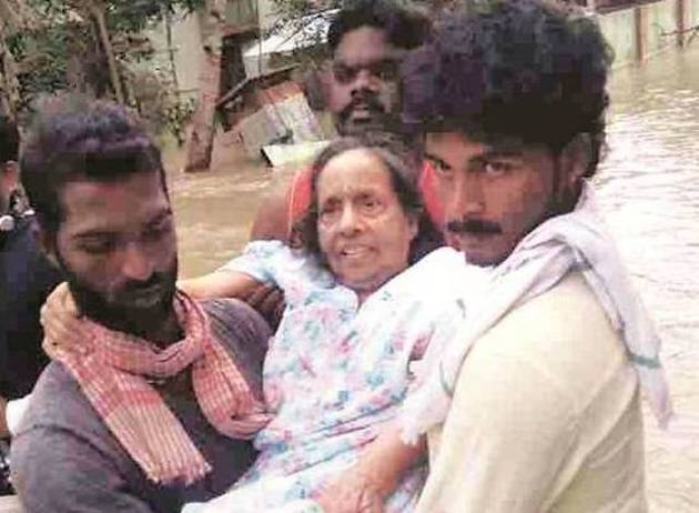 no one helped a man who rescued 100 members in flood affected area kerala
