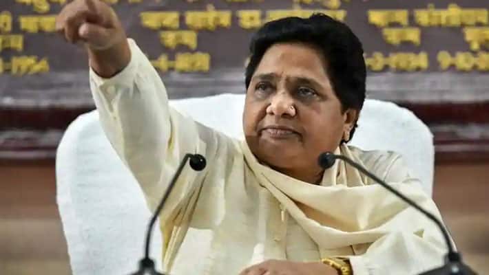Mayawati threatens to congress
