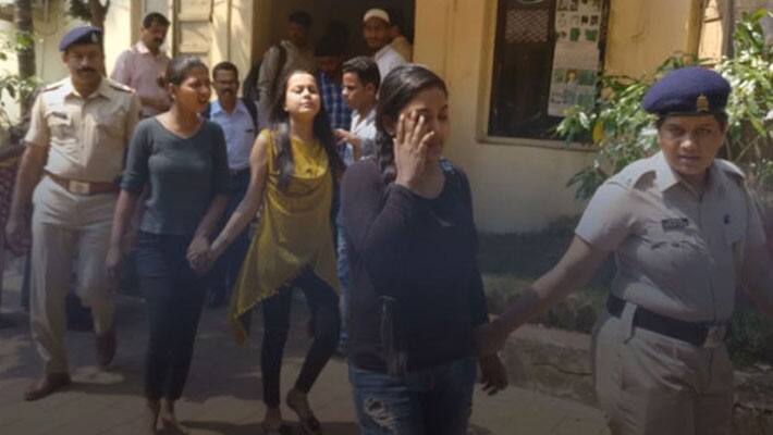 Mumbai after drunken night out...4 women attack police Mumbai after drunken night out...4 women attack police