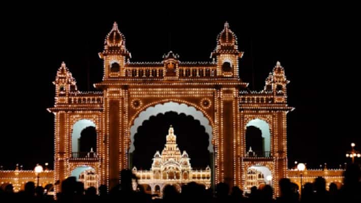 Mysuru Dasara 2022 Chamundi Hills Preparing For Inaugural Function gvd Mysuru Dasara 2022 Chamundi Hills Preparing For Inaugural Function gvd