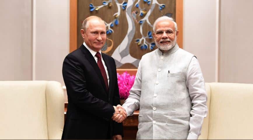 Russian President Putin arrives in India, will sign agreement on S-400 missile defense deal today