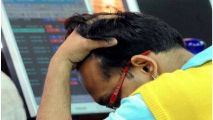 Sensex logs biggest dives 806 pts; Nifty ends below 10,600 points Sensex logs biggest dives 806 pts; Nifty ends below 10,600 points