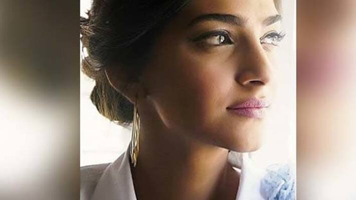 Sonam Kapoor signs off from twitter with this message Sonam Kapoor signs off from twitter with this message