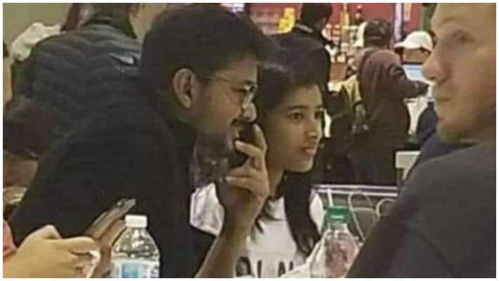 vijay  came  to hotel with her daughter sha sha