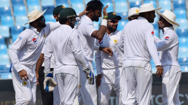 australia losing wickets frequently in first test against pakistan australia losing wickets frequently in first test against pakistan