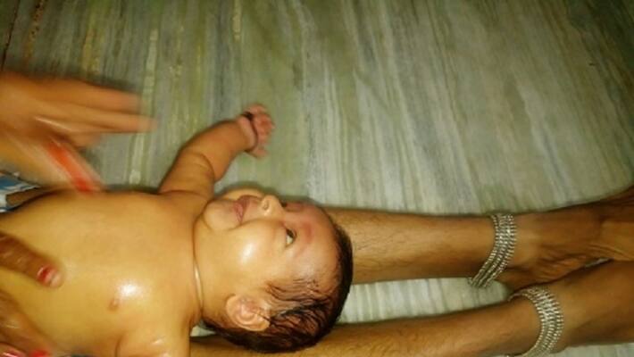 Six benefits of baby massage and touch Six benefits of baby massage and touch