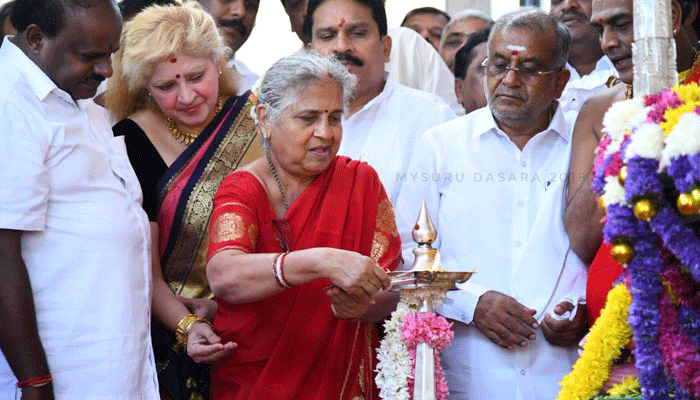 Mysore Dasara 2018 Inaugurated By Sudha murthy Mysore Dasara 2018 Inaugurated By Sudha murthy