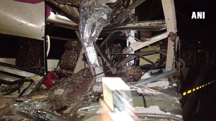 Nagpur Bus-Truck Collision... 5 Killed, 9 Injured