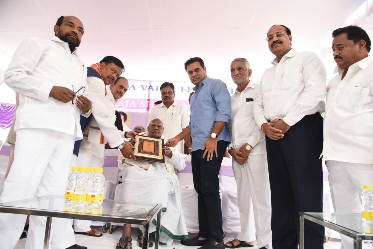 KTR with Rosaiah at Agrasen Maharaj birthday celebrations