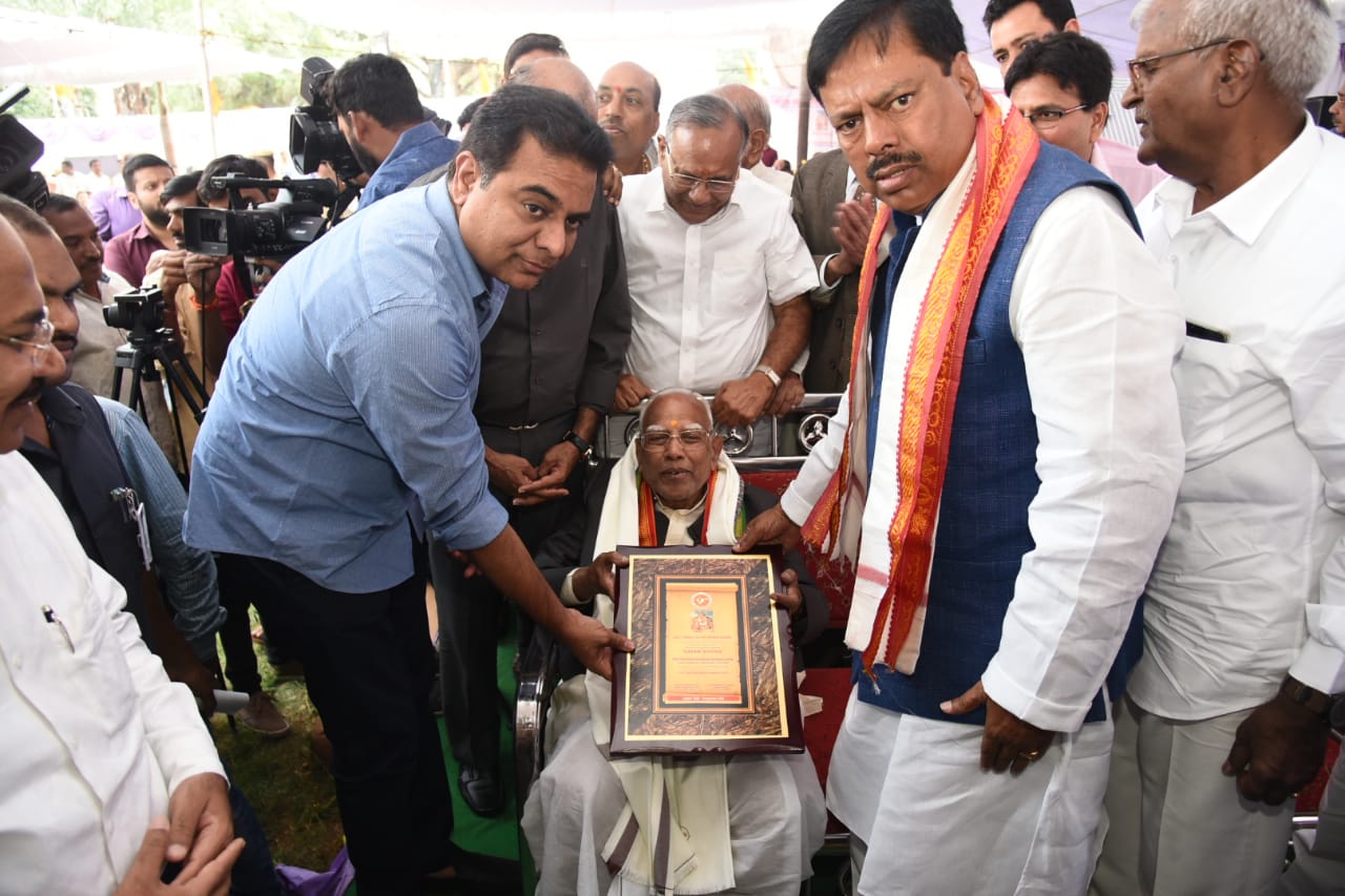 KTR with Rosaiah at Agrasen Maharaj birthday celebrations