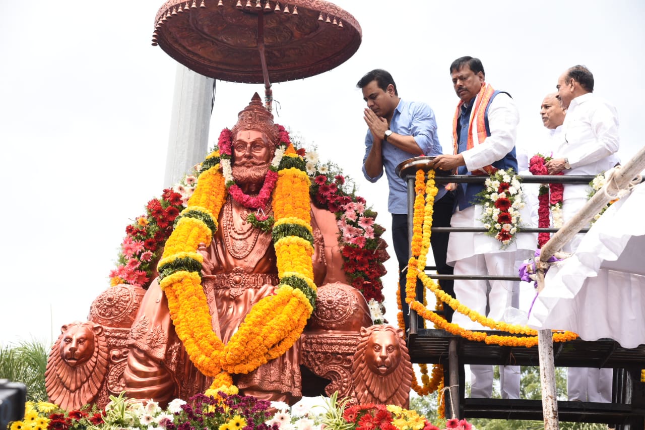 KTR with Rosaiah at Agrasen Maharaj birthday celebrations