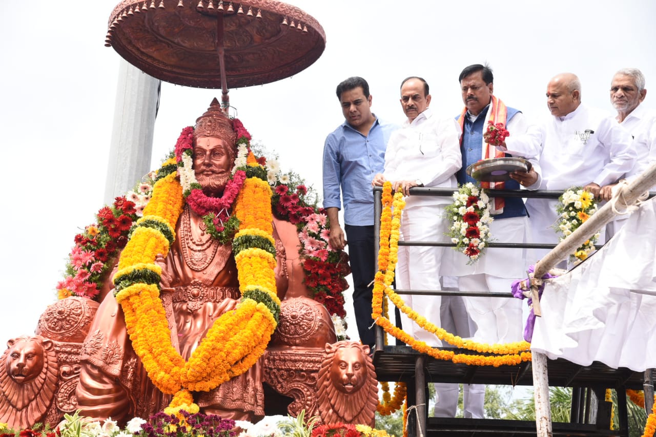 KTR with Rosaiah at Agrasen Maharaj birthday celebrations