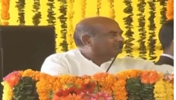 చంద్రబాబునాయుడు పరిపాలనపై పెట్టిన శ్రద్ద పార్టీపై పెట్టలేదని జేసీ దివాకర్ రెడ్డి చెప్పారు. ఇదే విషయాన్ని తాను పలుమార్లు బాబు దృష్టికి తీసుకొచ్చినట్టుగా చెప్పారు జన్మభూమి కమిటీలతో పాటు పార్టీలో చోటు చేసుకొన్న పరిణామాలపై పబ్లిక్ మీటింగ్లలో కూడ నిర్భయంగానే తాను చెప్పానన్నారు.చంద్రబాబునాయుడుతో ముఖాముఖి సమావేశాల్లో బాబు వ్యవహరిస్తున్న తీరుపై తాను బల్లచరిచి మాట్లాడినట్టుగా జేసీ దివాకర్ రెడ్డి చెప్పారు.