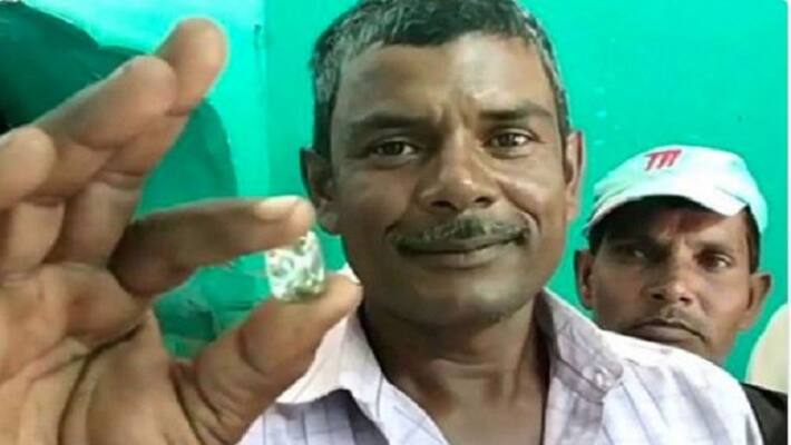 Daily Wager Digs up Rare Diamond in Madhya Pradesh Daily Wager Digs up Rare Diamond in Madhya Pradesh