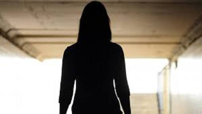 Jaipur woman escapes gangrape by jumping from fourth floor Jaipur woman escapes gangrape by jumping from fourth floor