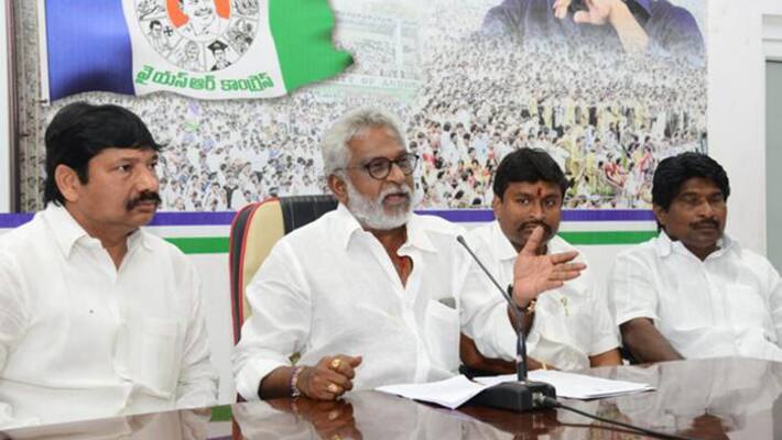 former mp yv subba reddy files petition in highcourt on jagan attack former mp yv subba reddy files petition in highcourt on jagan attack