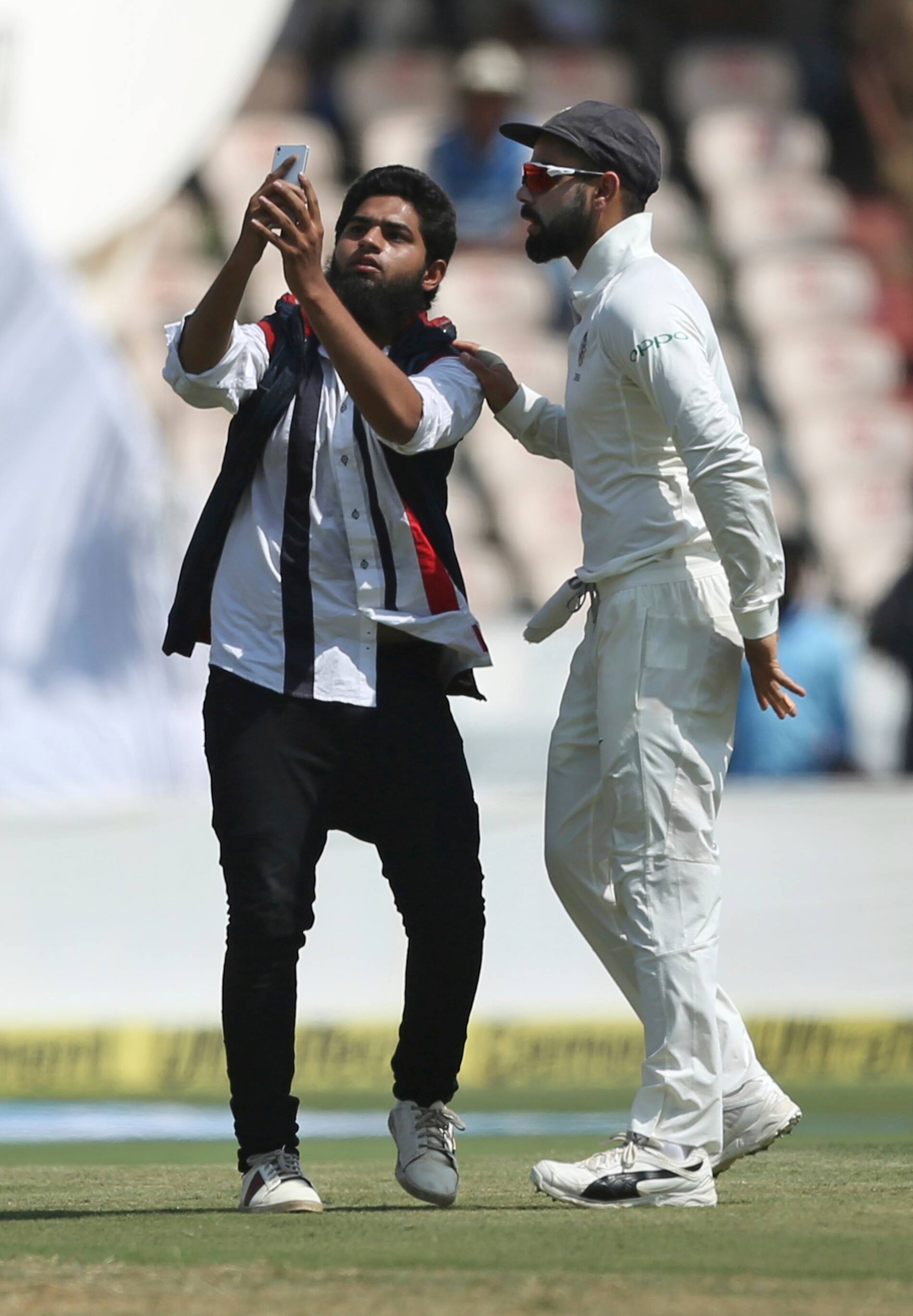 Fan Breaks Security Cordon to Take Selfie With Virat Kohli During Hyderabad Test