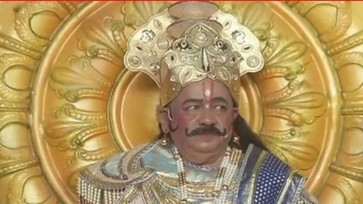 Union Minister Harsh Vardhan dons new hat, plays 'Janak' in Ramleela Union Minister Harsh Vardhan dons new hat, plays 'Janak' in Ramleela