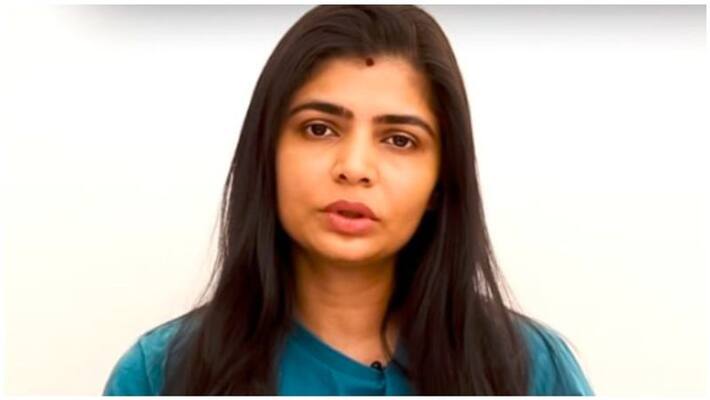 Chinmayi conveyed her view about bjp entry in tamilnadu and she spoke with a lady minister Chinmayi conveyed her view about bjp entry in tamilnadu and she spoke with a lady minister