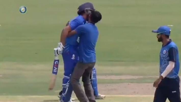 Fan tries to kiss Rohit Sharma during Mumbais Vijay Hazare match Fan tries to kiss Rohit Sharma during Mumbais Vijay Hazare match