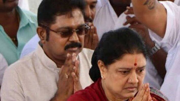BJP 15 days deadline ammk merge with AIADMK BJP 15 days deadline ammk merge with AIADMK