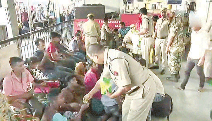 31 Bangladeshis Arrested At guwahati Railway Station 31 Bangladeshis Arrested At guwahati Railway Station