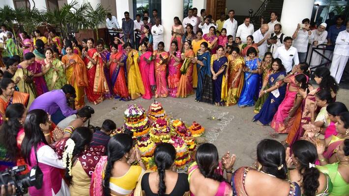 Saddula Bathukamma celebrations Traffic restrictions in hyderabad today Saddula Bathukamma celebrations Traffic restrictions in hyderabad today