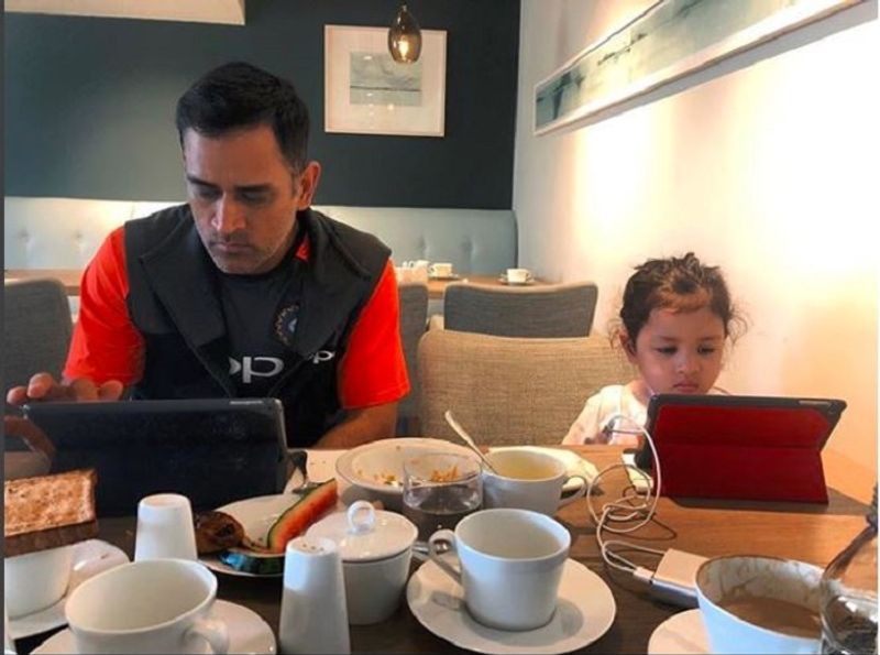 Ziva dhoni cross nearly 2 million fan followers in social media