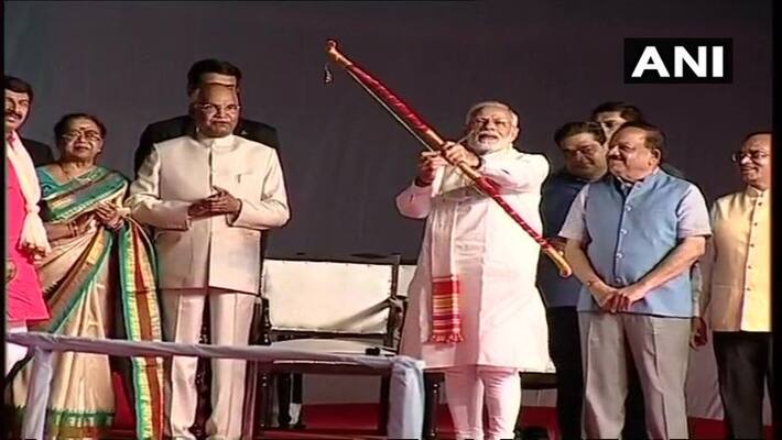PM Modi burns effigy of Ravan at Ramlila Maidan PM Modi burns effigy of Ravan at Ramlila Maidan