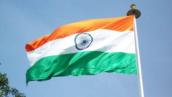 Pakistan Students stopped waving Indian National flag and vande mataram song at Nishtar Medical University spb Pakistan Students stopped waving Indian National flag and vande mataram song at Nishtar Medical University spb